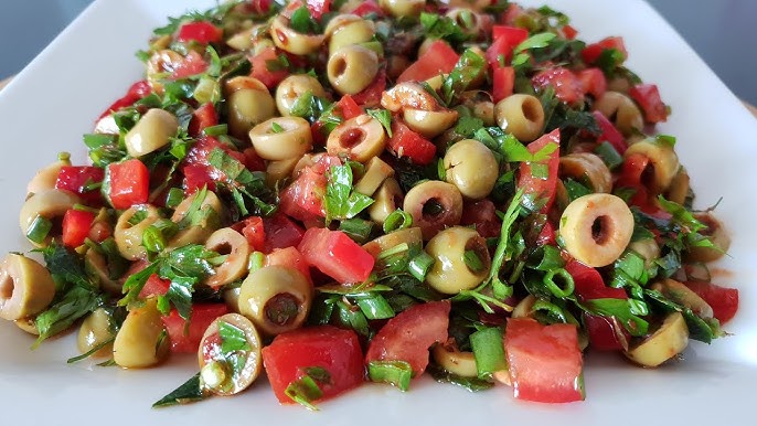 Yeşil Zeytin Salatası Tarifi
